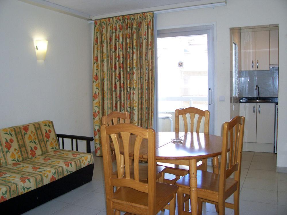 Apartamentos Alboran-Arysal Салоу Екстериор снимка