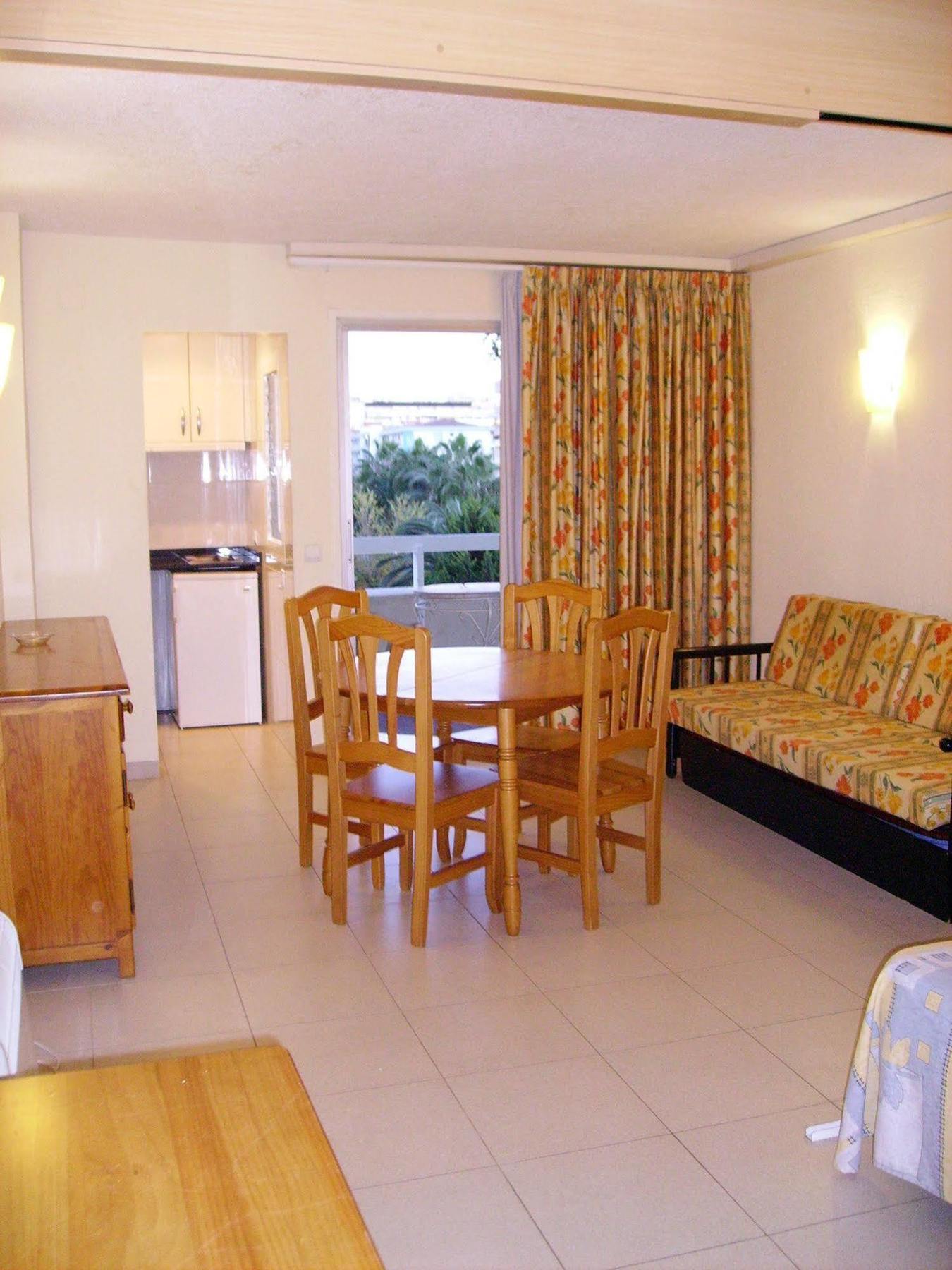 Apartamentos Alboran-Arysal Салоу Екстериор снимка